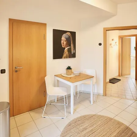 Boho Apartment: Netflix + Balcony + Bathtub شقة