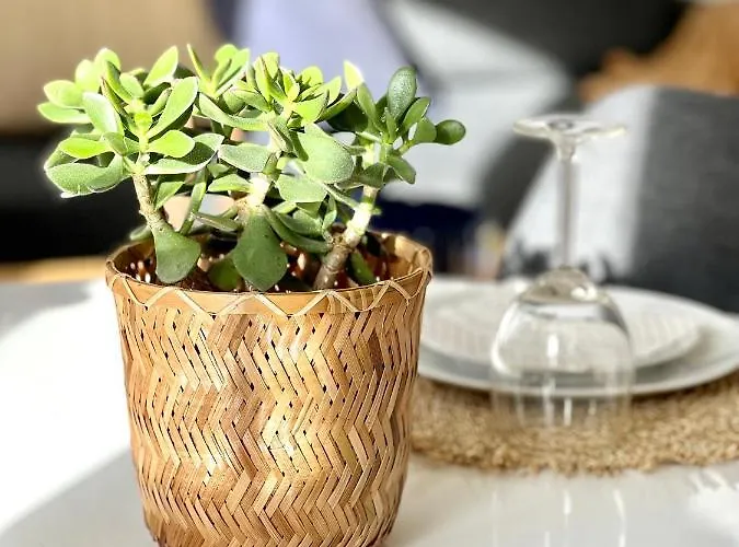 Lägenhet Boho Apartment: Netflix + Balcony + Bathtub *